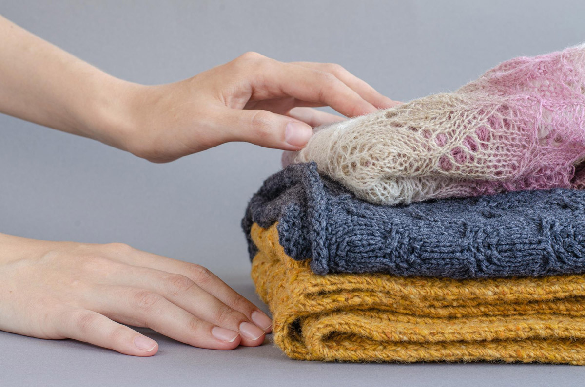 Уход за одеждой зимой: как продлить жизнь пальто, свитерам и праздничным нарядам - 7