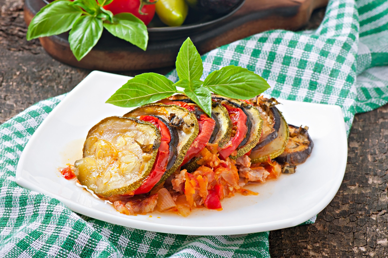 Горячие блюда на новогодний стол: 10 вариантов, которые не привяжут к плите - 10