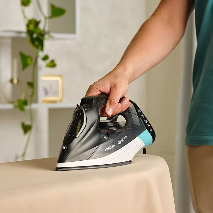 Как отпарить утюгом одежду? - 1